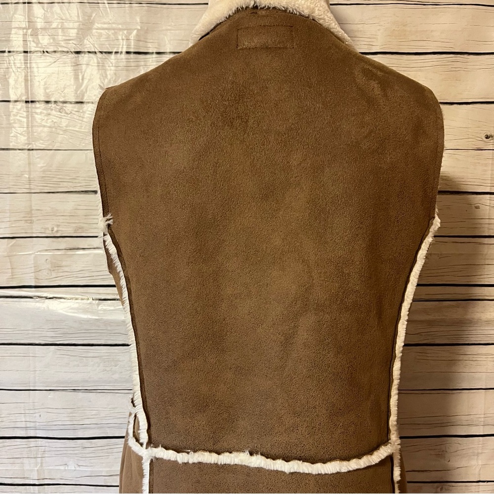 Jones New York Brown and Cream Faux Fur Vest - Picture 7 of 12